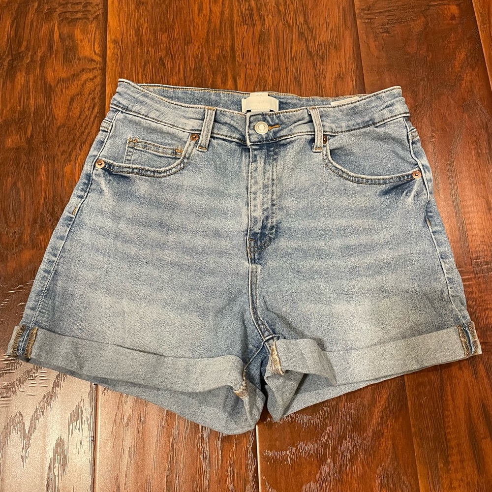 H&M High Rise Jean Shorts Size 10 Denim Lightwash